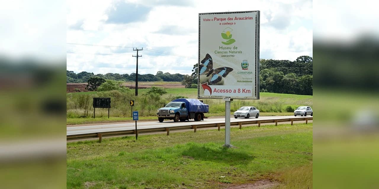 Placa na BR-277 divulga Museu de Ciências Naturais da Unicentro