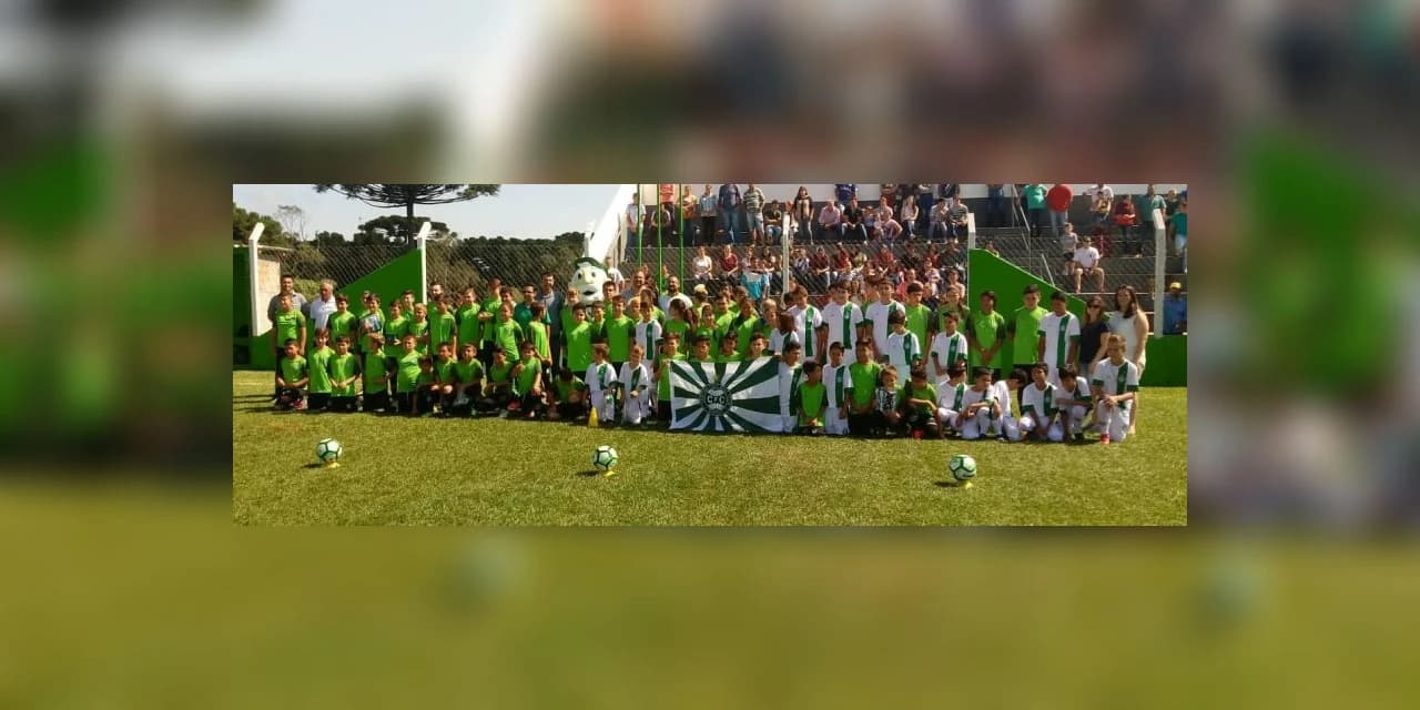 Teixeira Soares Inaugura  Escola Coxa