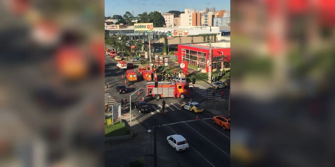 Carro fura sinal vermelho e provoca grave acidente em Curitiba; cinco ficaram feridos