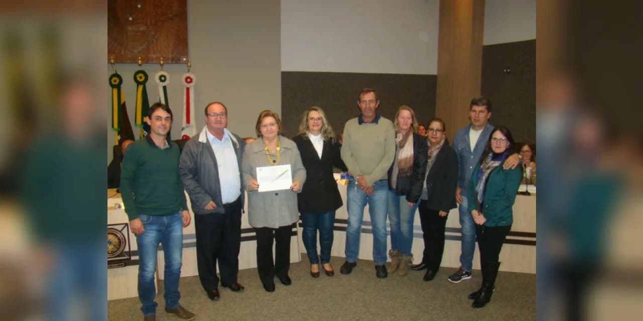 PROFESSORA E ESCRITORA NÁDIA MORSKEI RECEBE MOÇÃO DE APLAUSOS