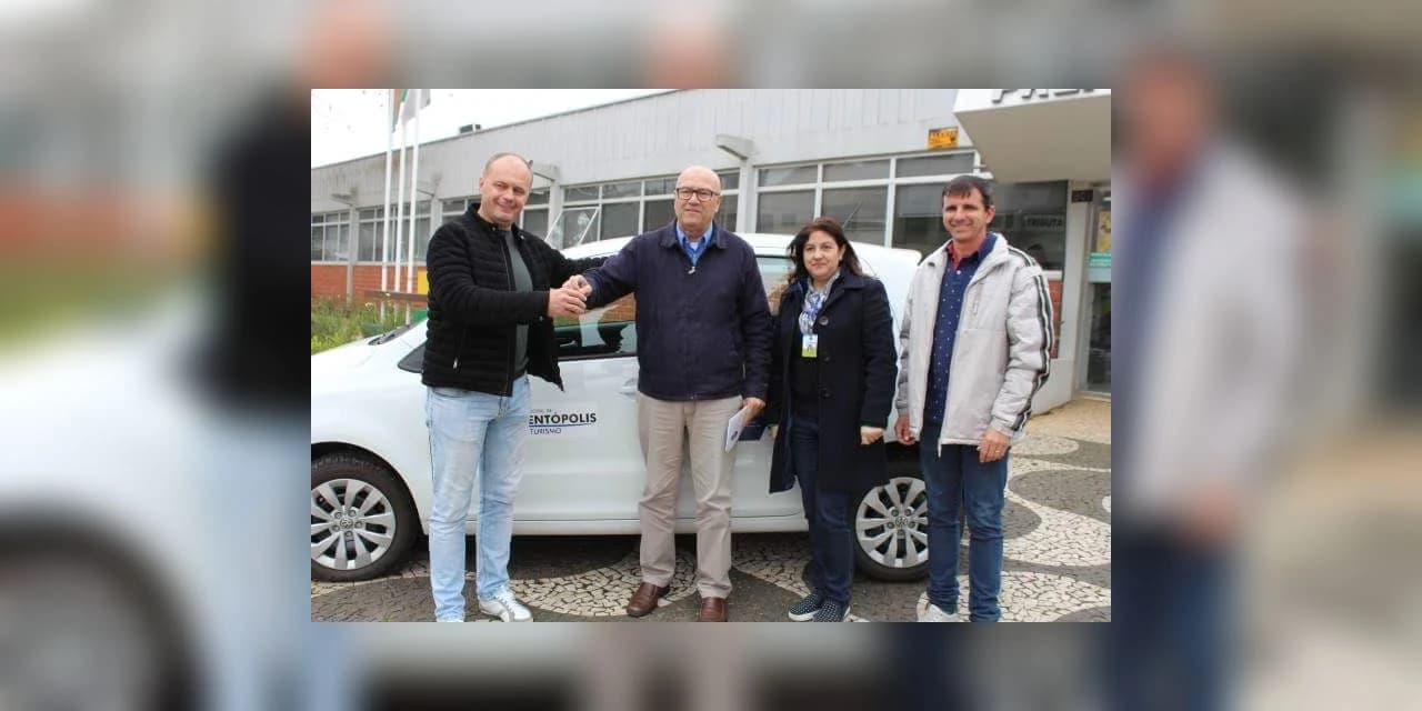 Deputado estadual Romanelli entrega veículo para o Turismo