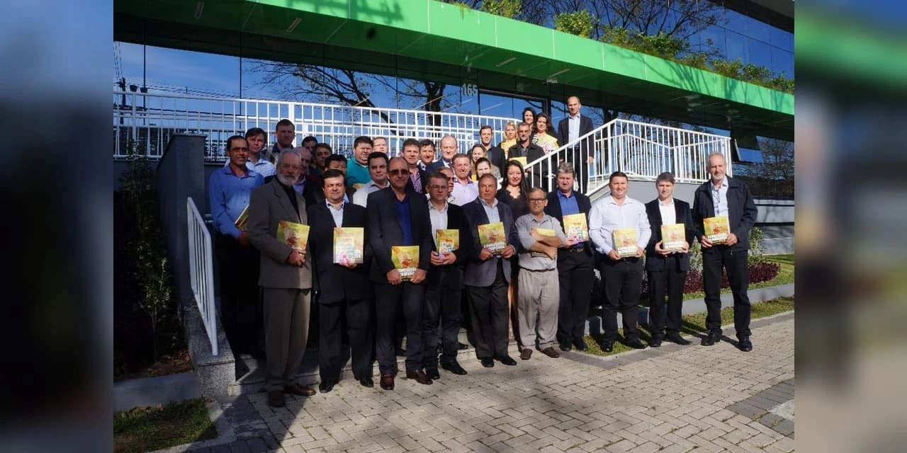 Lideranças da cooperativa Sicredi participam de viagem de estudos.