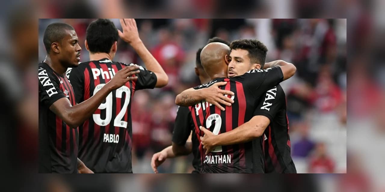Atlético joga bem, goleia o Vitória e deixa a lanterna do Brasileirão