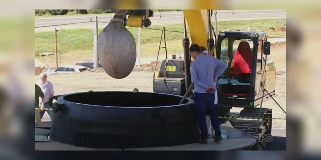 Feijoada gigante foi servida ontem (11) em Prudentópolis