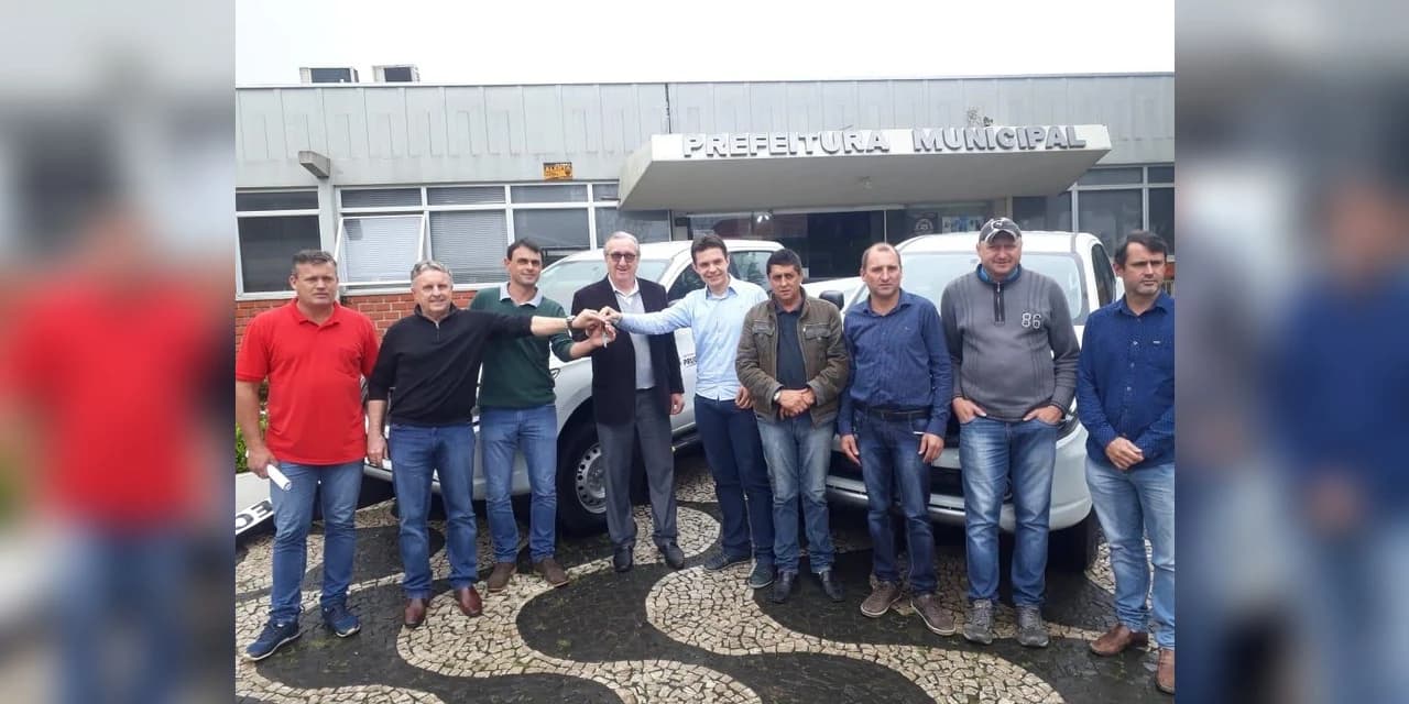 Prudentópolis recebe duas camionetes para a Saúde
