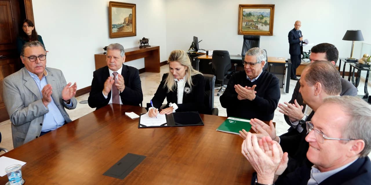 Cida assina decreto de regulamentação ambiental em áreas rurais