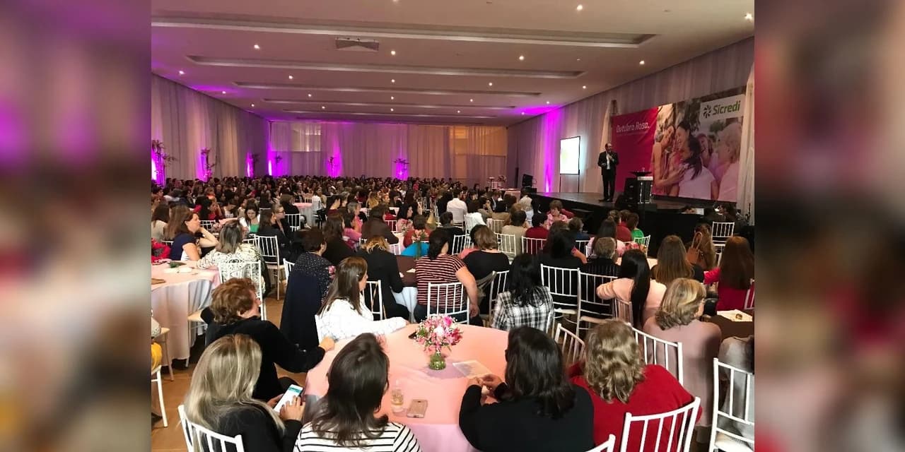 Sicredi Centro Sul PR/SC/RP reúne cerca de mil mulheres em eventos do Outubro Rosa