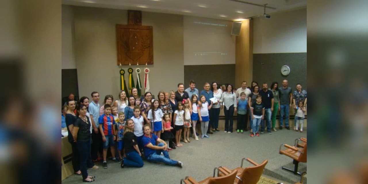 Escola Coronel é homenageada por conquistar prêmio
