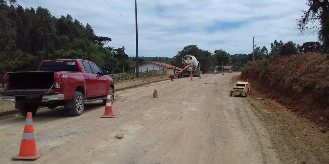 Prefeitura Reinicia as obras de calçamento da Barra Bonita a Barra Vermelha