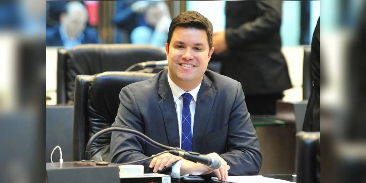 Ratinho Junior anuncia deputado Guto Silva para chefia da Casa Civil