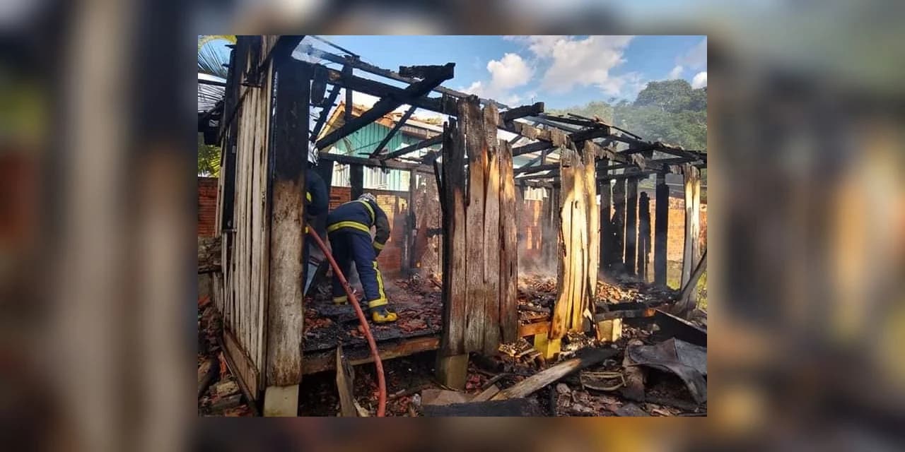 Família pede ajuda após casa ser destruída pelo fogo na Vila Mariana