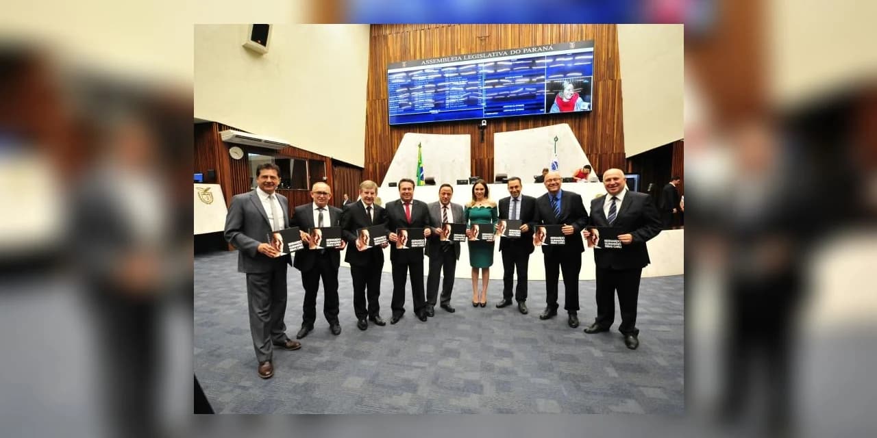 Deputados recebem em Plenário livro em homenagem ao colega Bernardo Ribas Carli