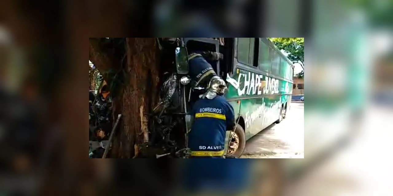 Ônibus que sofreu acidente no Paraná não pertence à Chapecoense