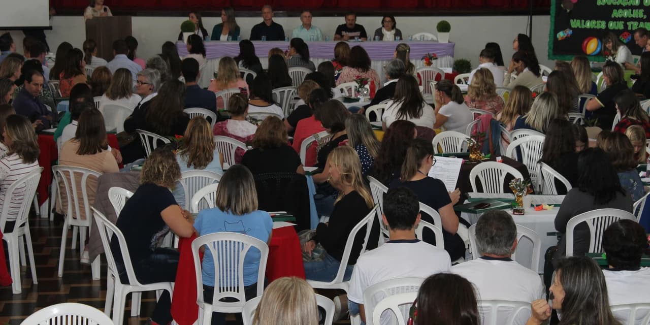 Prudentópolis foi sede do encontro do NRE com a presença de 9 municípios