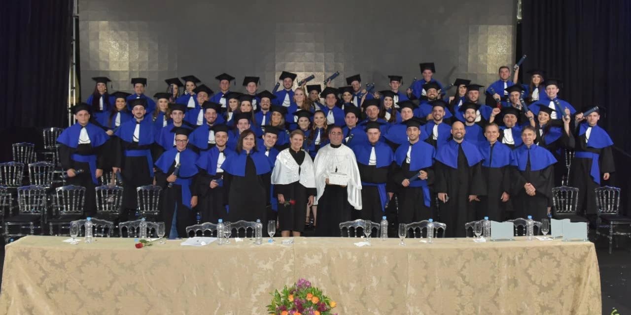 FACULDADE GUARAPUAVA FORMA NOVOS ENGENHEIROS CIVIS E ELETRICISTAS