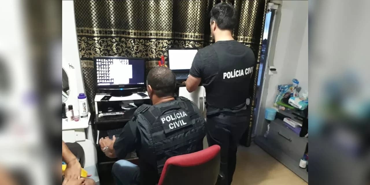 Policiais civis cumprem mandados judiciais em operação contra a pedofilia em 8 cidades do Paraná