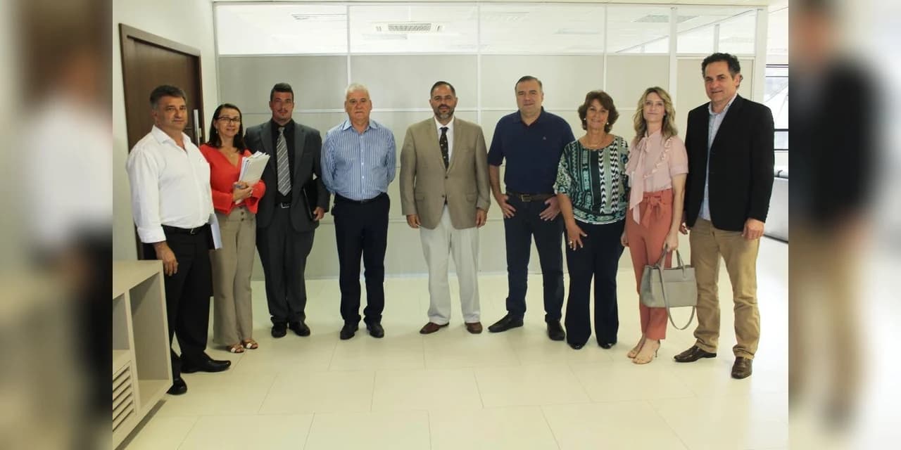 Cristina Silvestri volta a articular construção do Cense, em Guarapuava