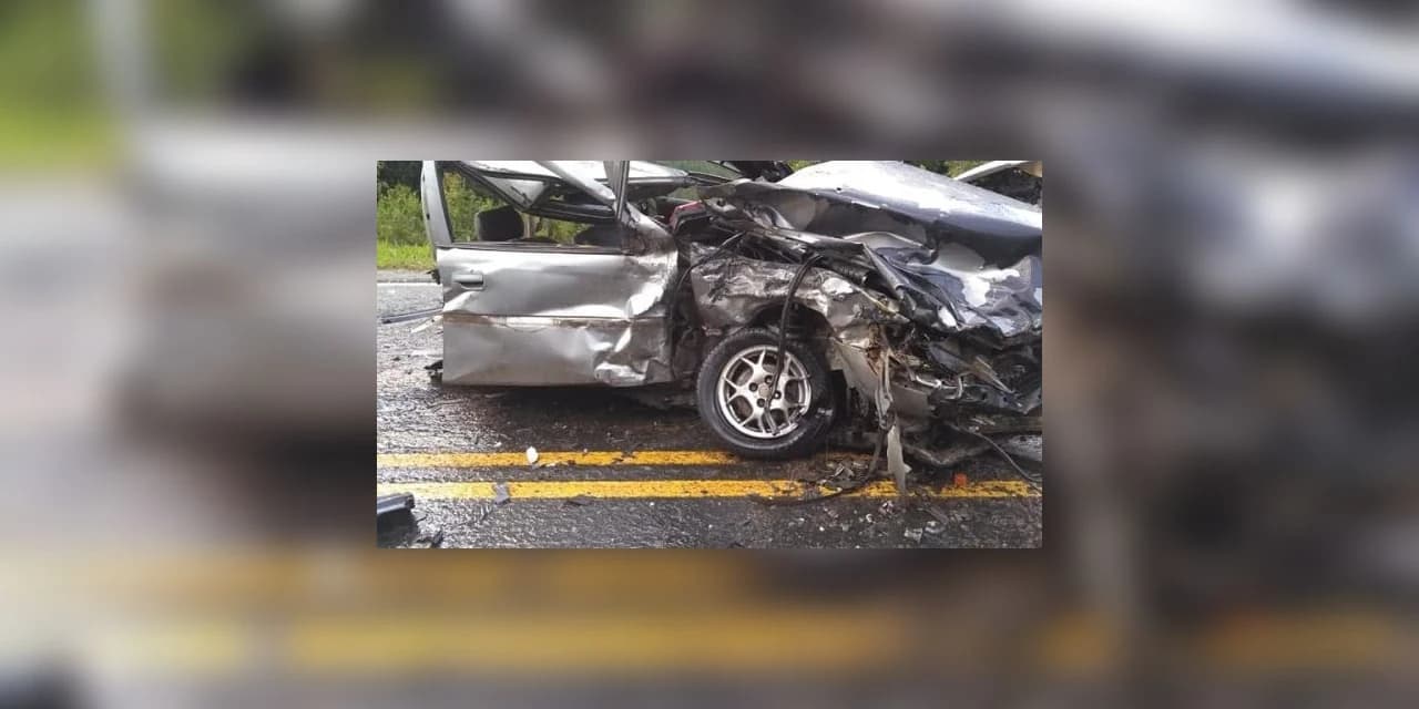 Carro parte ao meio e jovem palmeirense morre em acidente na PR 151, em Palmeira
