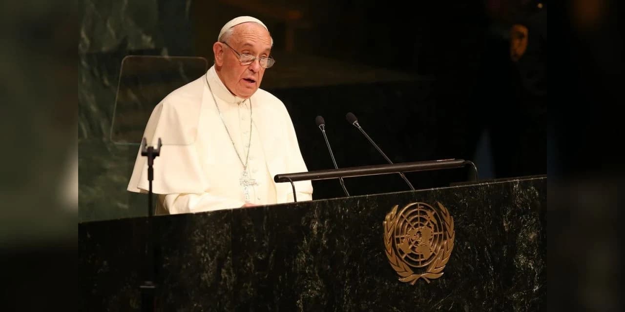 Papa Francisco pede a estudantes que deixem o vício do celular