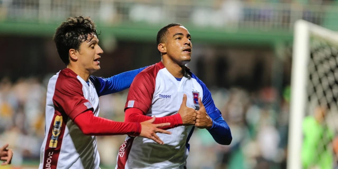 De virada, Paraná vence o clássico contra o Coritiba e se aproxima do G4