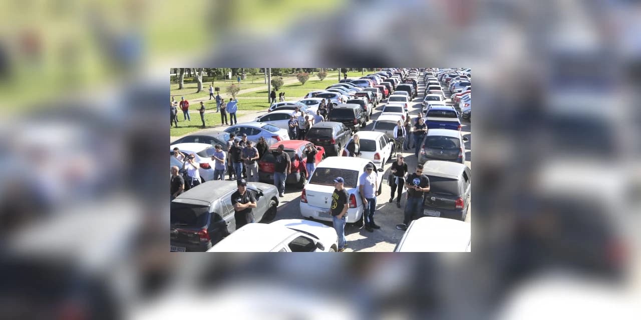 Diante de greve, governo ameaça encerrar negociação com servidores