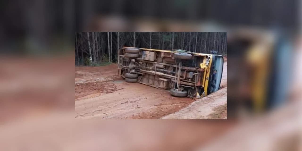Ônibus do transporte escolar de Jaguariaíva tomba e criança morre
