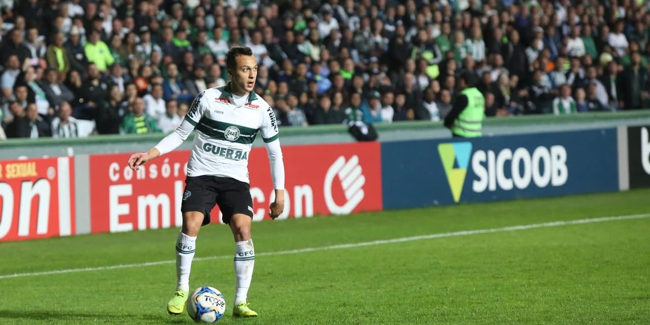 Coritiba tropeça em casa e fica no empate diante do Vitória