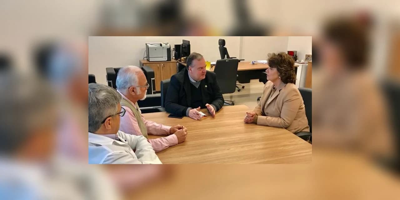 Deputada Cristina Silvestri avalia com diretores do IML o atendimento às vítimas de violência sexual