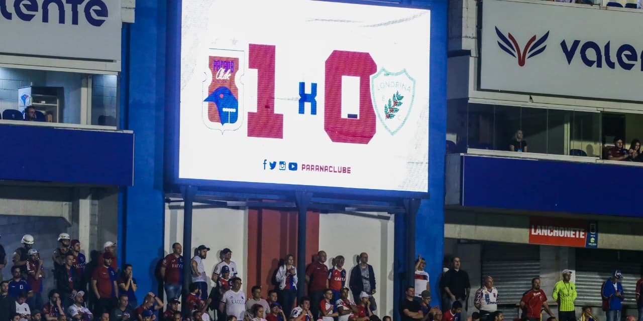 Em jogo truncado, Paraná vence Londrina por 1 a 0 e mantém vivo sonho do acesso