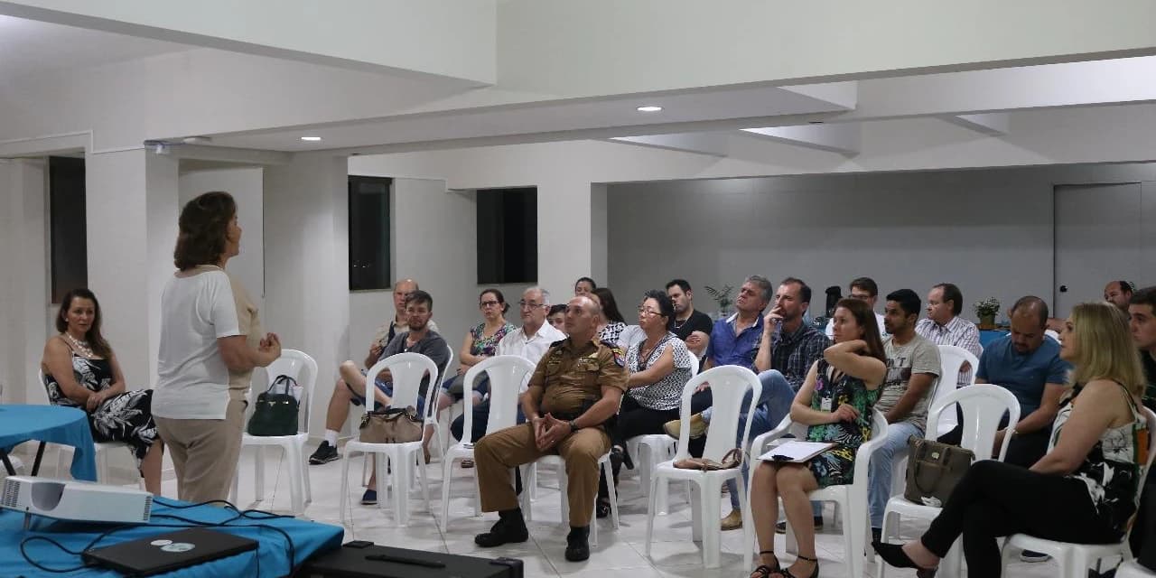 Reunião com deputada Cristina Silvestri debate instalação de Colégio Militar em Guarapuava