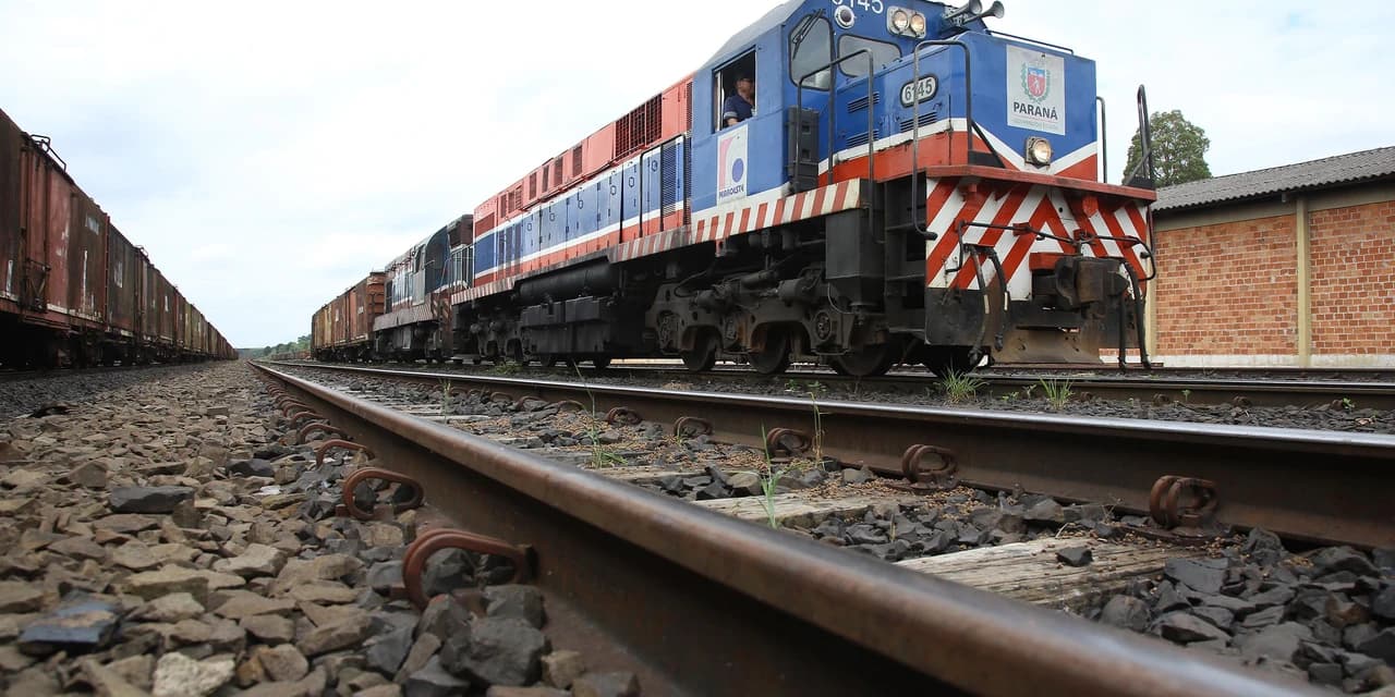 Governo estuda estender ferrovia entre Oeste e Porto de Paranaguá