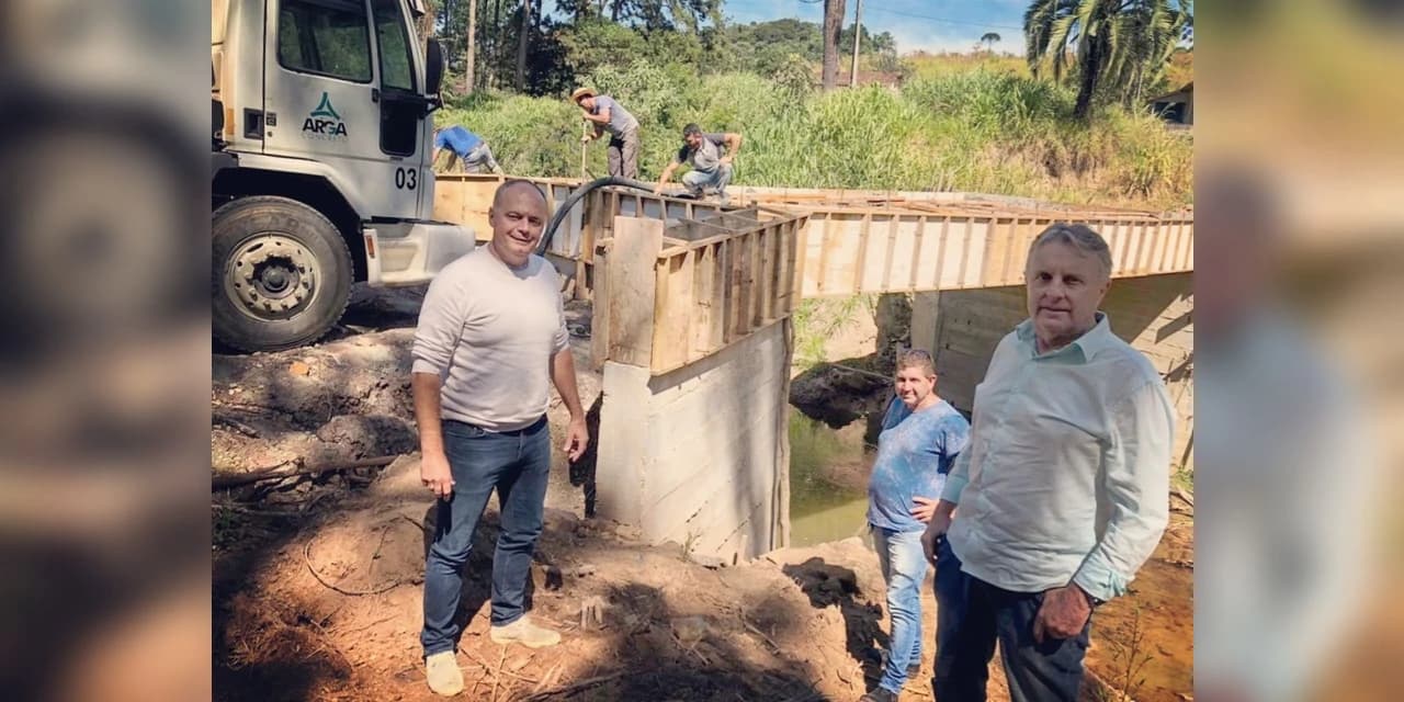 Adelmo e Osnei acompanham as obras da ponte do Lajeado/São Francisquinho.