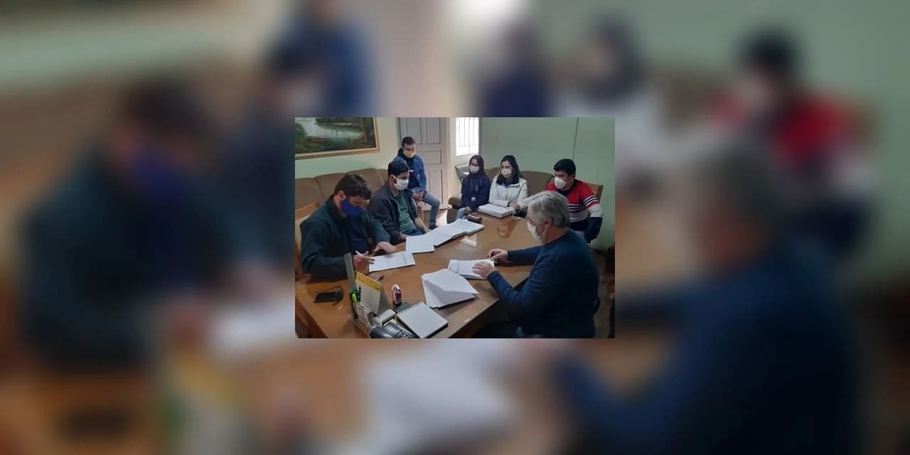 Prefeito Idir Treviso assina o contrato da ordem de serviço para a construção do novo hospital