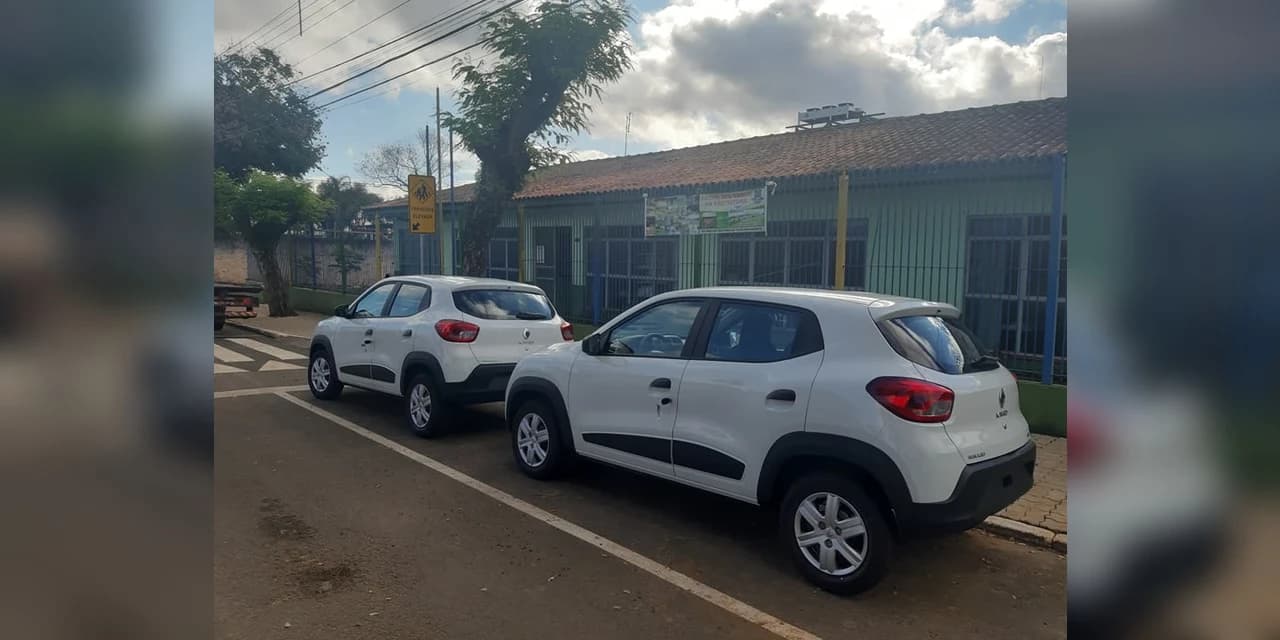 Deputado Alexandre Curi entrega veículos para o município de Ivaí.
