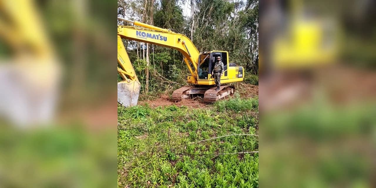 Em Ivaí policia ambiental apreende trator de esteira e retroescavadeira e aplica multa de R$ 51.000,00.