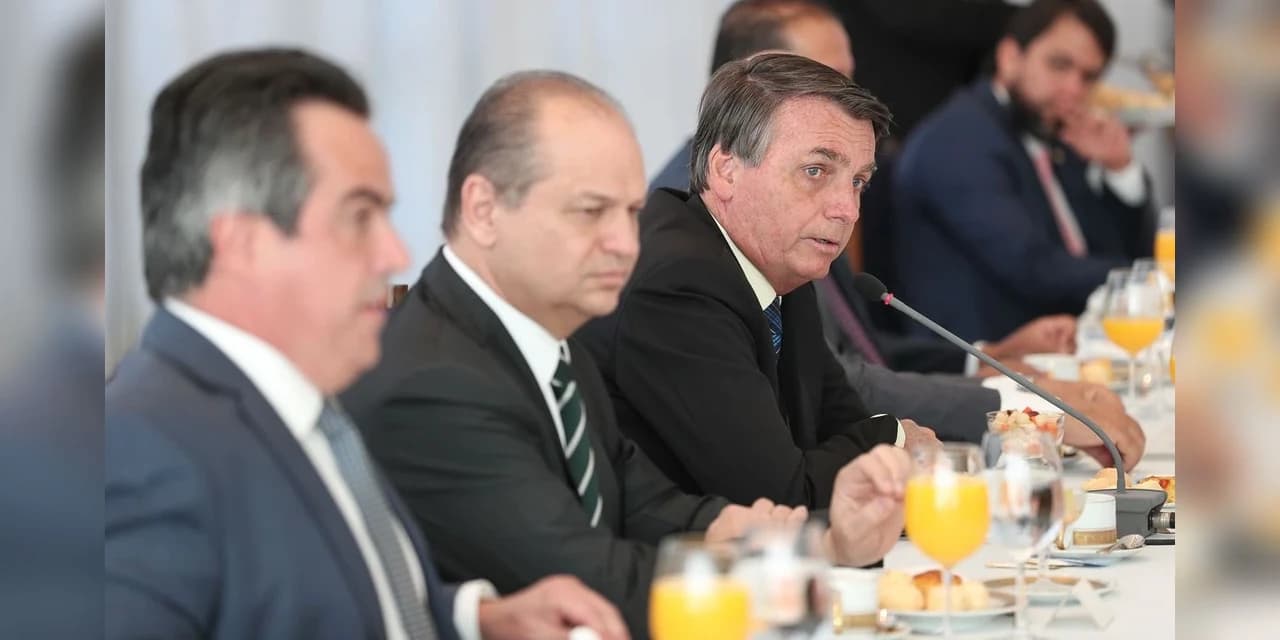 Governo prorroga auxílio emergencial de R$ 300 até o fim do ano.