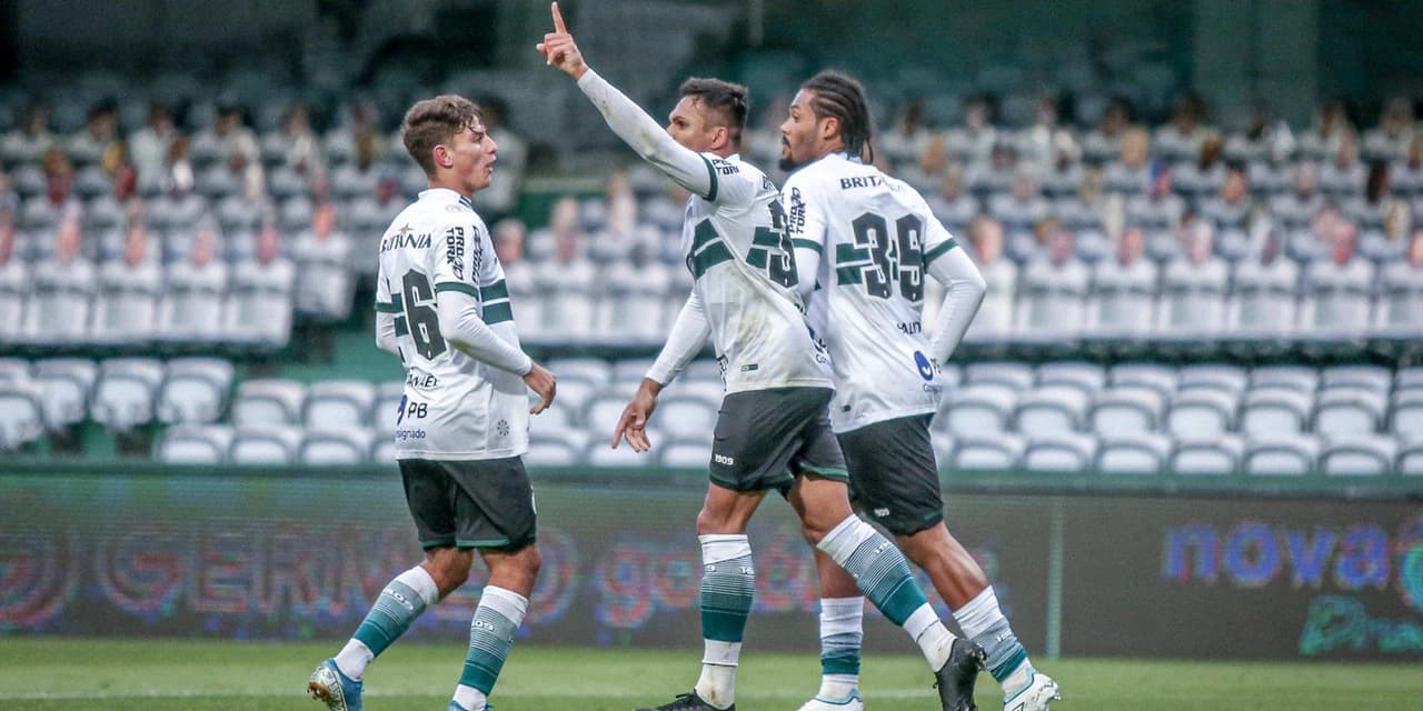 Com gol no fim Coritiba vence o Vasco no Couto Pereira