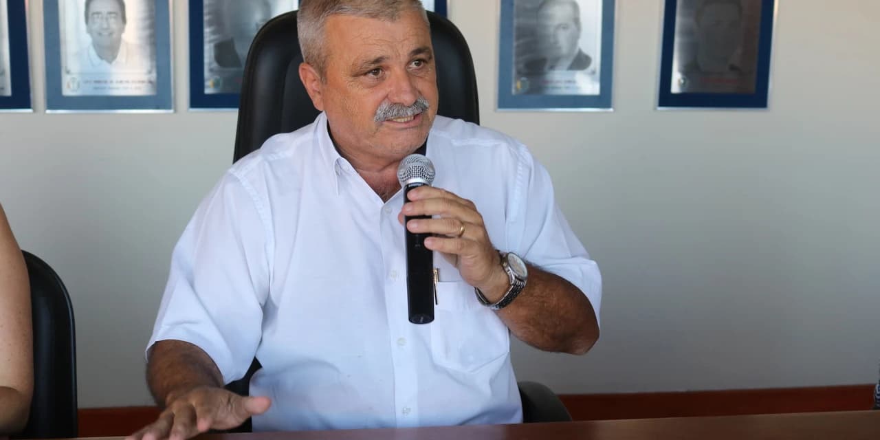 TCE-PR multa prefeito de Irati devido à contratação de empresas de servidores.