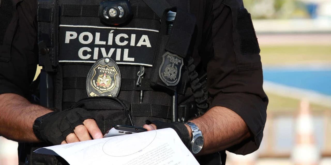 Polícia Civil cumpre mais de 30 mandados em operação contra fraudes envolvendo pagamentos de IPVA de carros de luxo no Paraná
