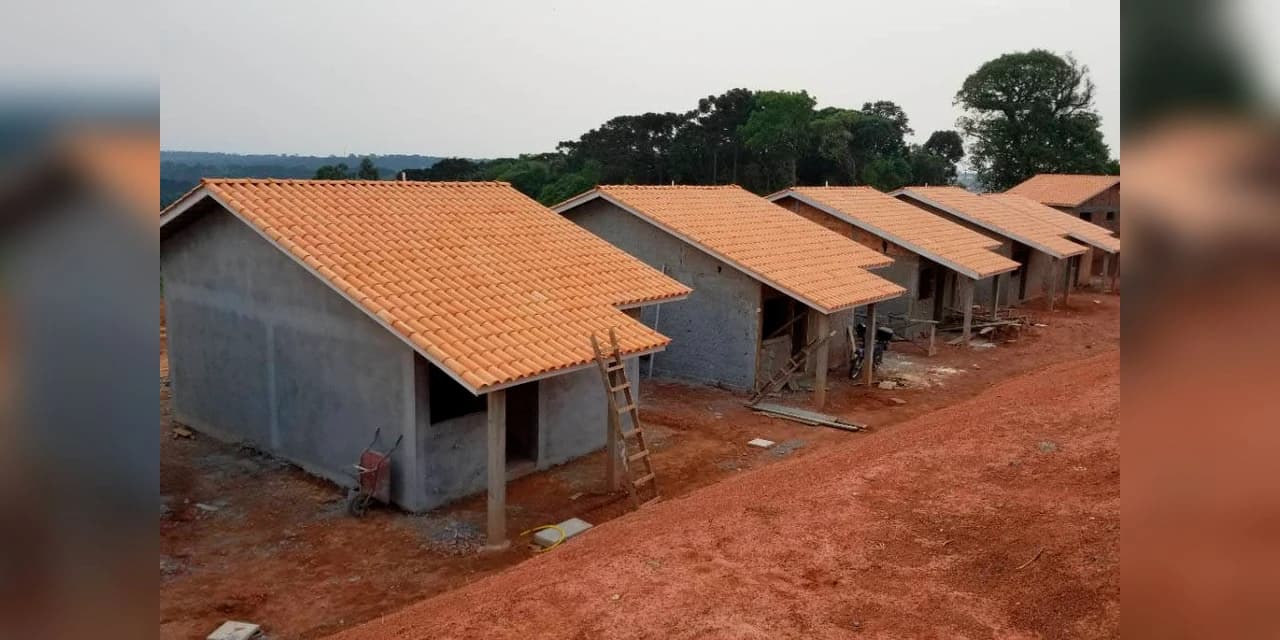 Cohapar vistoria construção de 140 casas em Prudentópolis.