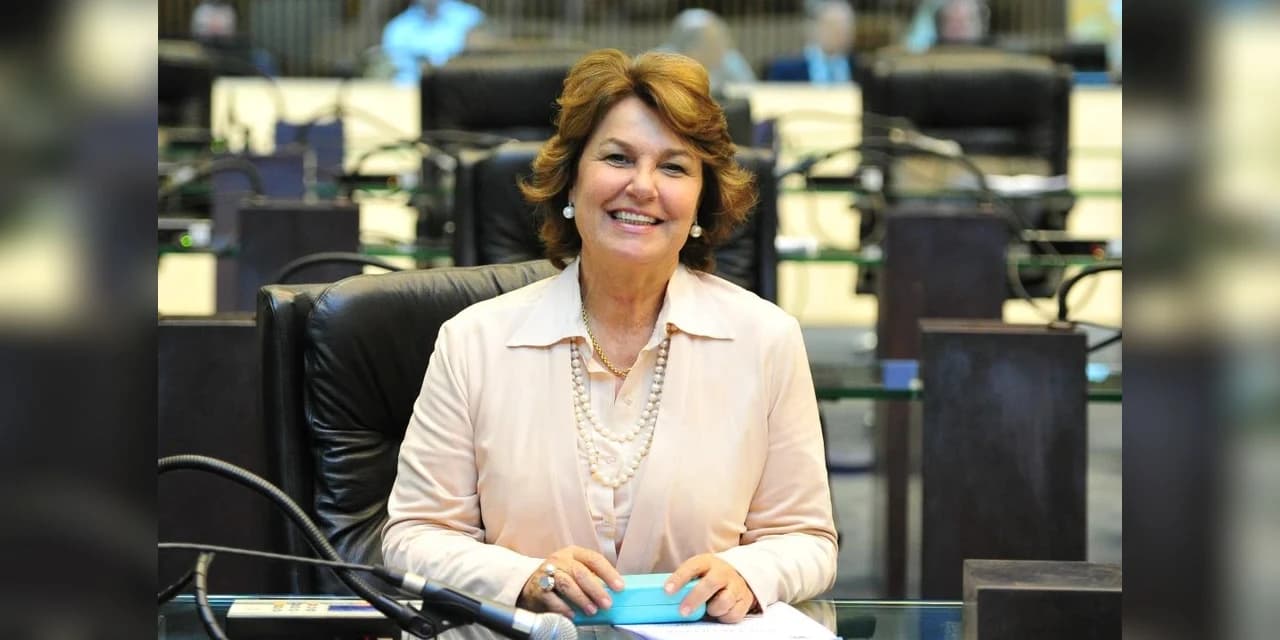 Botão do Pânico, de autoria de Cristina Silvestri, é expandido para versão digital