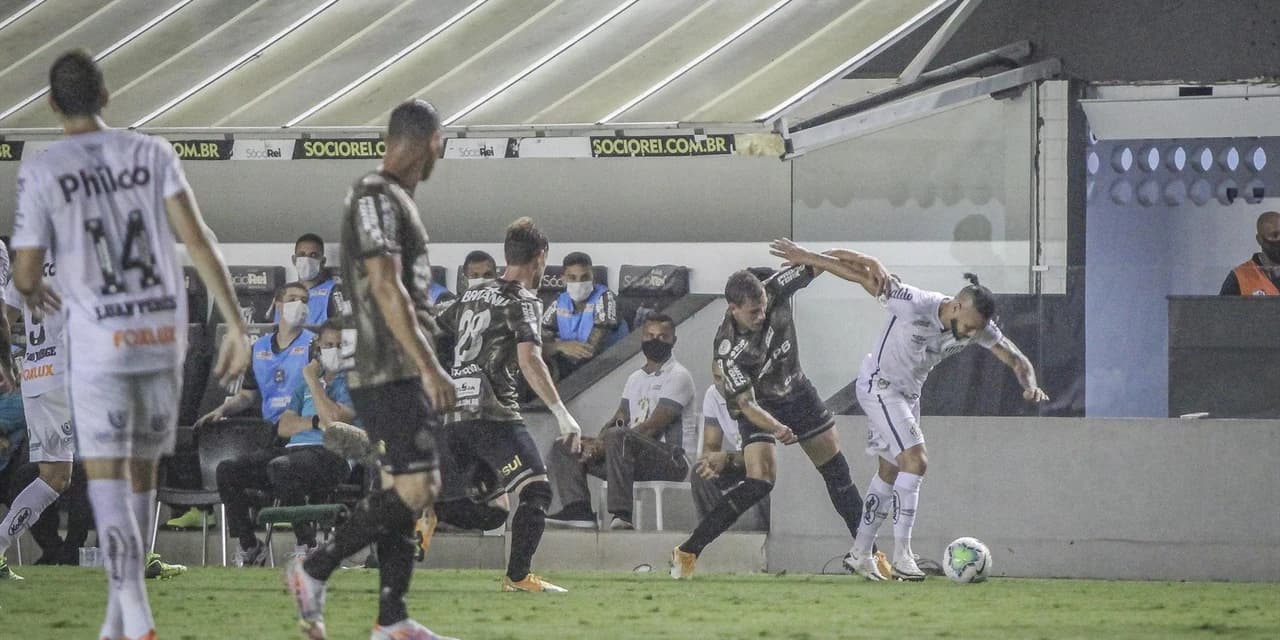Coritiba perde para o Santos e é rebaixado para a Série B pela quarta vez na era dos pontos corridos