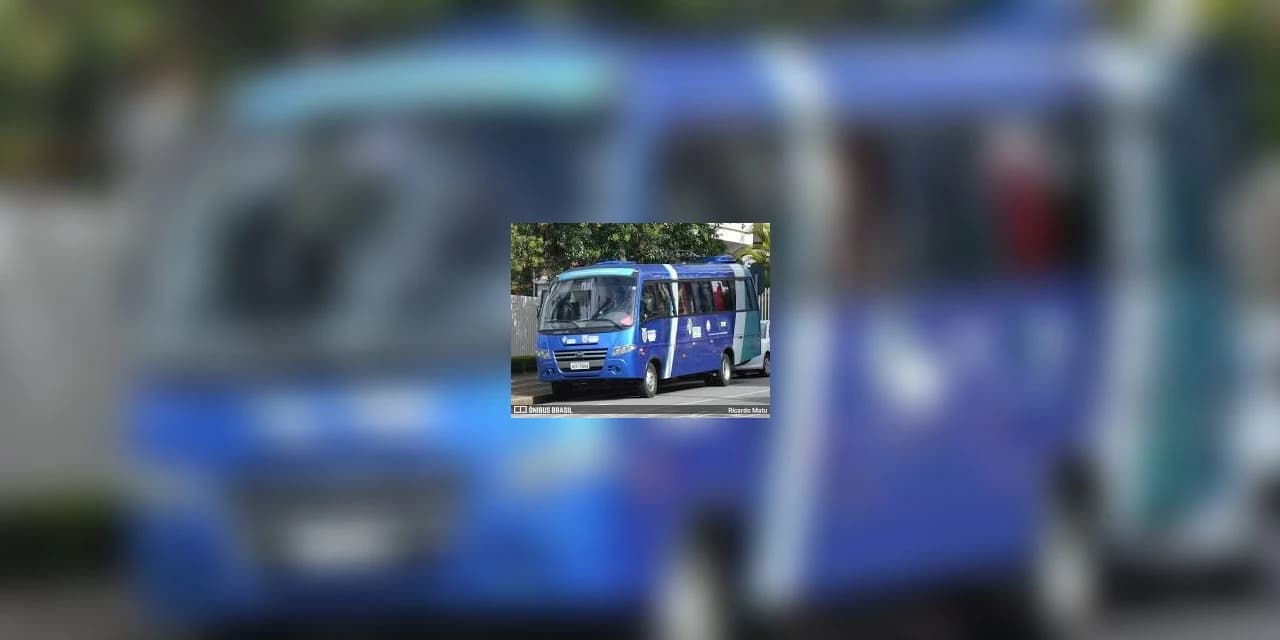 Policia teve que acionar um micro-ônibus para levar as  pessoas para o cartório do 2º pelotão de Rebouças