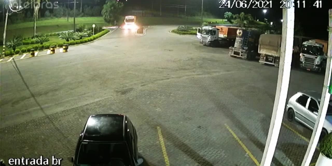 Câmeras de segurança flagram acidente em Prudentópolis