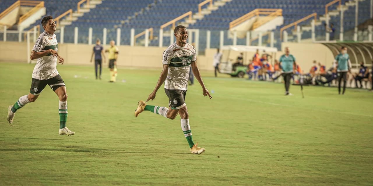 Coritiba vence a quarta seguida na série B