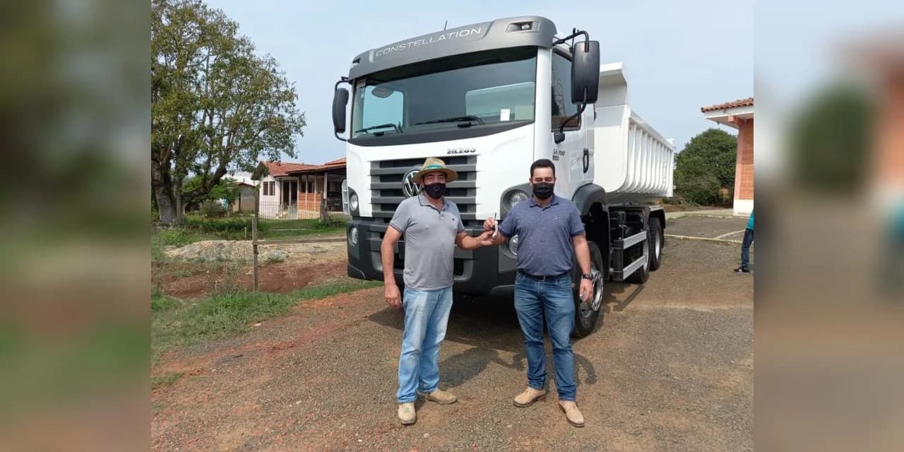 Prefeito de Guamiranga, Marcelo Leite, recebe caminhão 0 km para o município