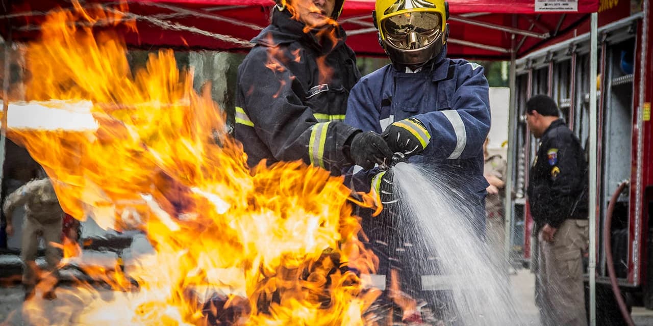 Corpo de Bombeiros do Paraná comemora 109 anos com 300 mil atendimentos anuais