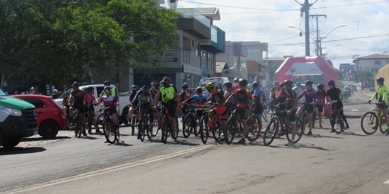 1º Pedal Solidário e A Praça é Nossa movimentam feriado em Pinhão