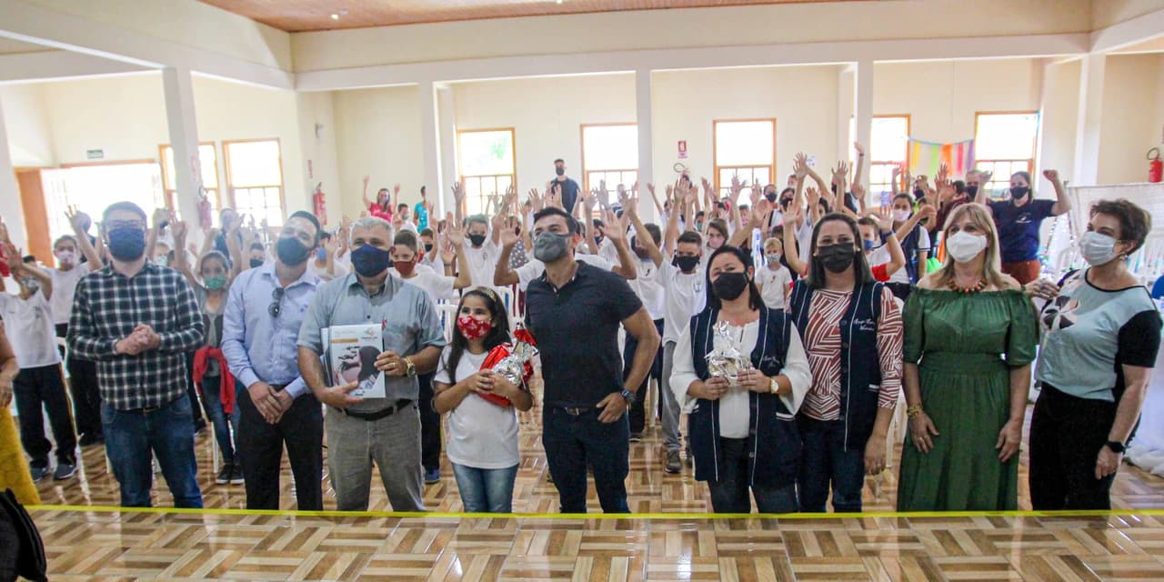 Aluna iratiense recebe premiação por vídeo sobre pandemia