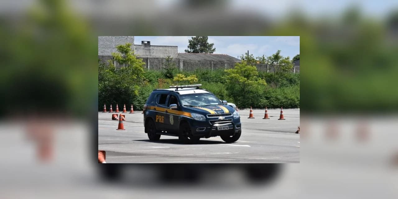 PRFs treinam técnicas para condução de viaturas em acompanhamentos táticos
